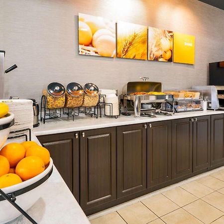 Comfort Hotel & Suites Peterborough Exteriör bild