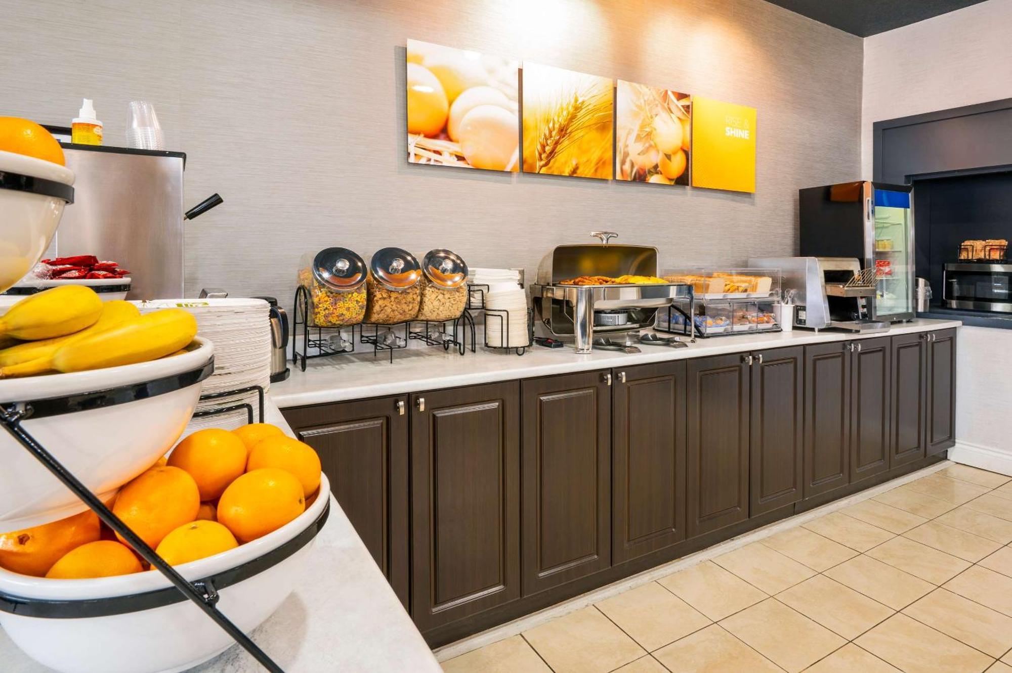 Comfort Hotel & Suites Peterborough Exteriör bild