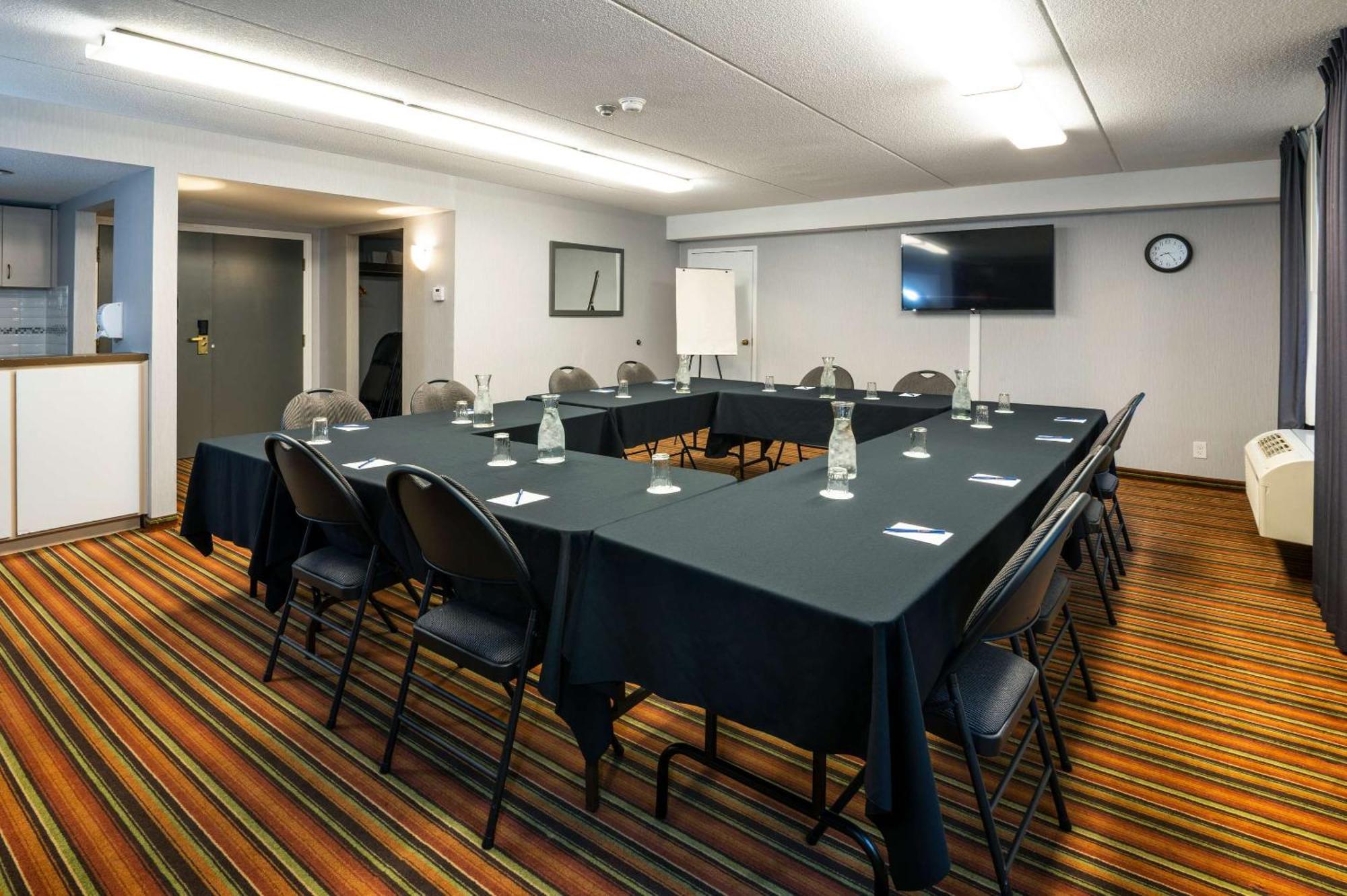 Comfort Hotel & Suites Peterborough Exteriör bild